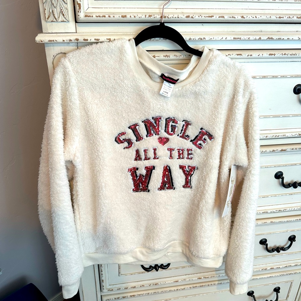 Beautiful top super soft. Brand New